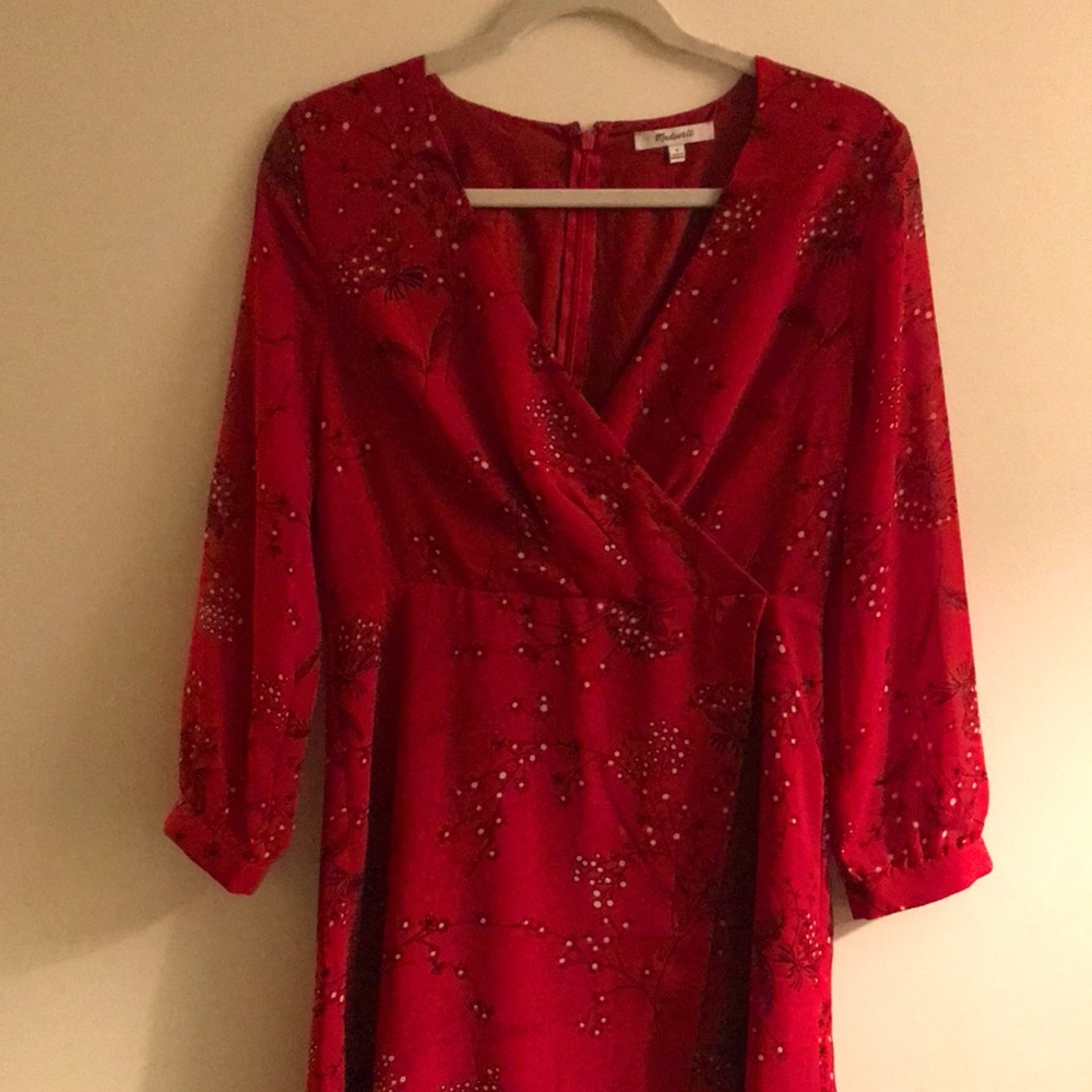 Beautiful holiday dress, worn 1x. Like new condition.